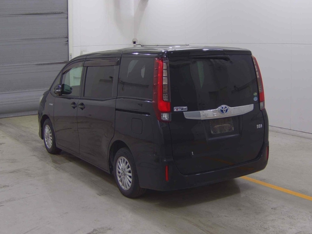 TOYOTA NOAH 2016