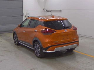 NISSAN KIX 2020