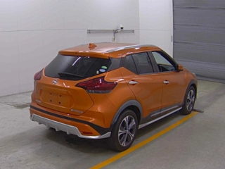 NISSAN KIX 2020