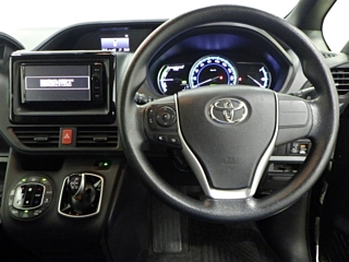 TOYOTA NOAH 2016