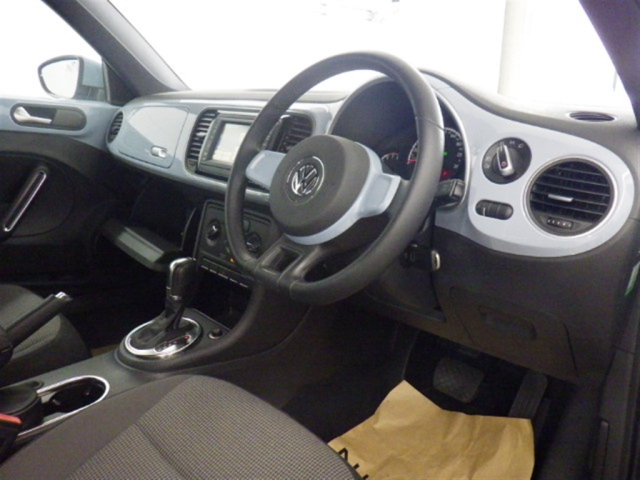 VOLKSWAGEN THE BEETLE 2013