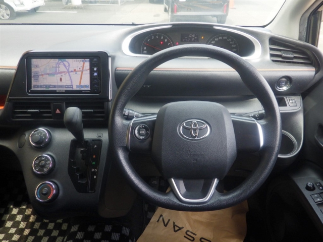 TOYOTA SIENTA 2016