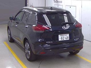 NISSAN KIX 2021