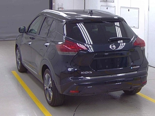 NISSAN KIX 2020