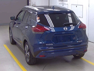 NISSAN KIX 2021