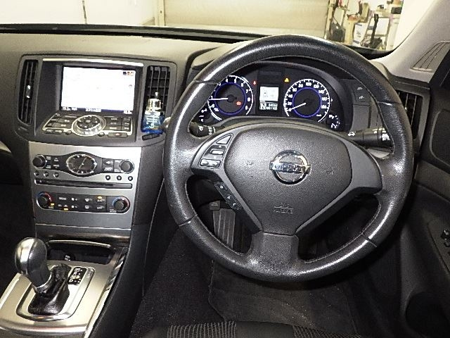 NISSAN SKYLINE 2010