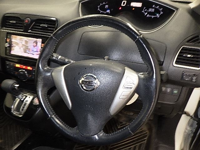 NISSAN SERENA 2015