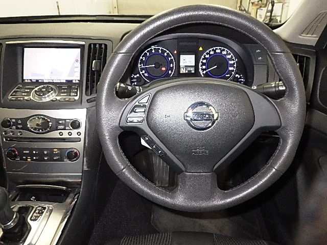 NISSAN SKYLINE 2010