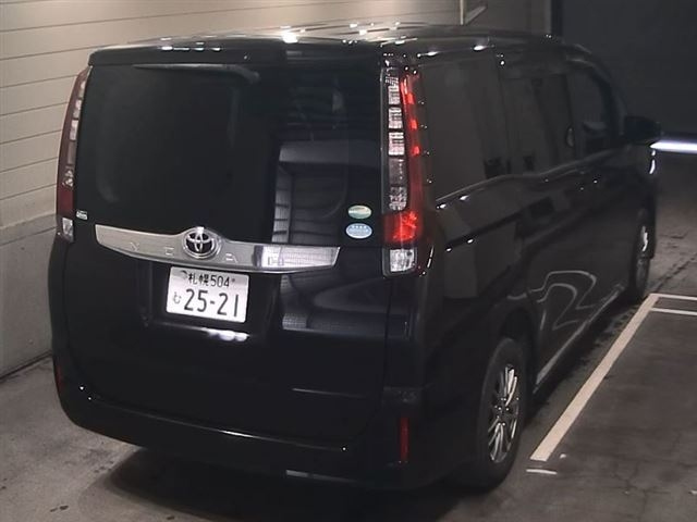 TOYOTA NOAH 2014