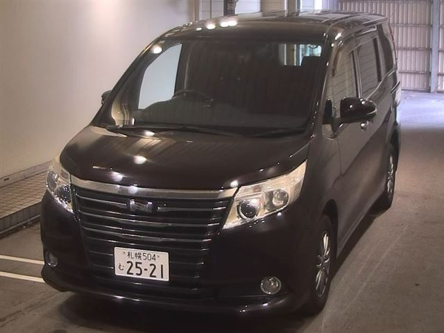 TOYOTA NOAH 2014