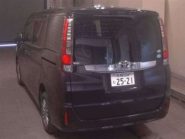 TOYOTA NOAH 2014