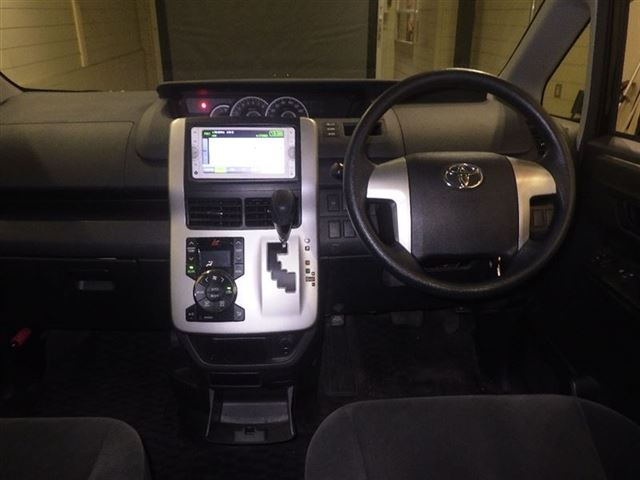 TOYOTA NOAH 2012