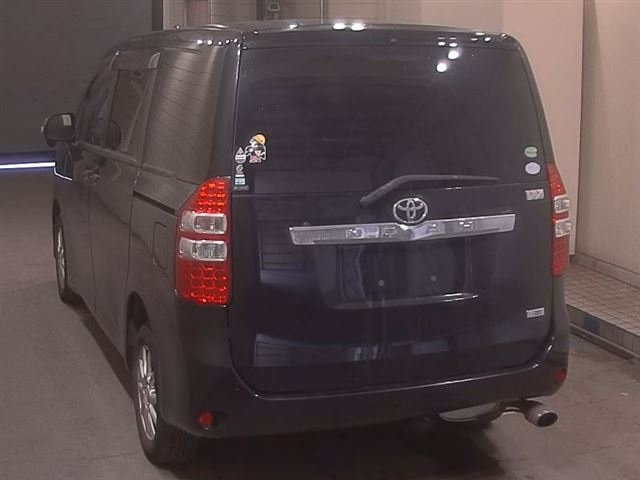 TOYOTA NOAH 2012