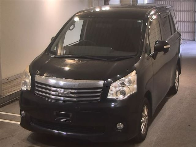 TOYOTA NOAH 2012