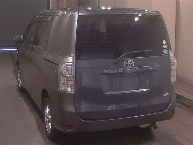 TOYOTA VOXY 2011
