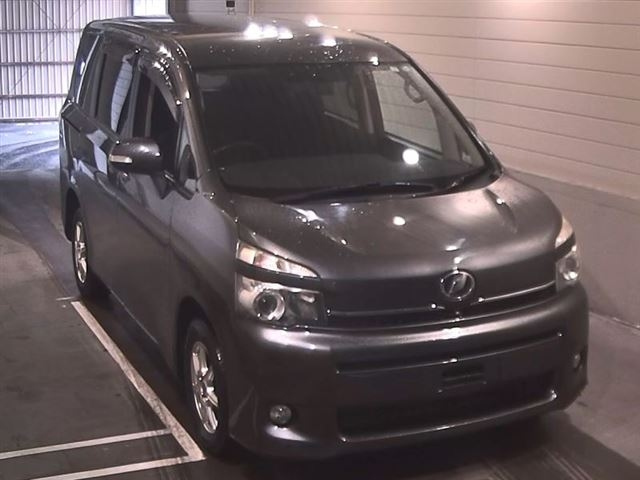 TOYOTA VOXY 2011