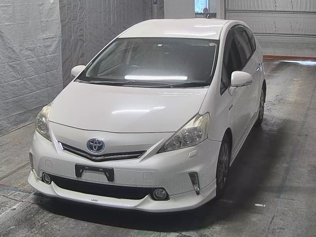 TOYOTA PRIUS ALPHA 2012