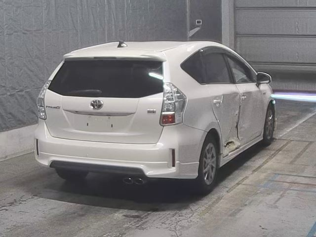 TOYOTA PRIUS ALPHA 2012
