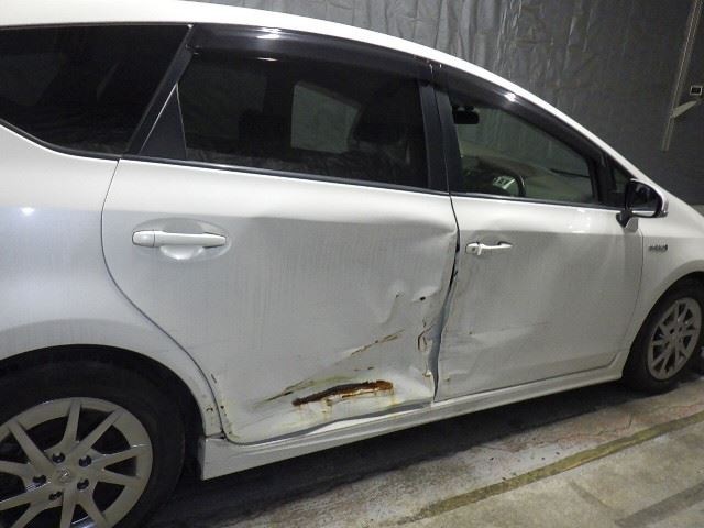 TOYOTA PRIUS ALPHA 2012