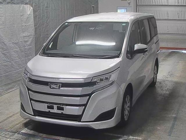 TOYOTA NOAH 2021