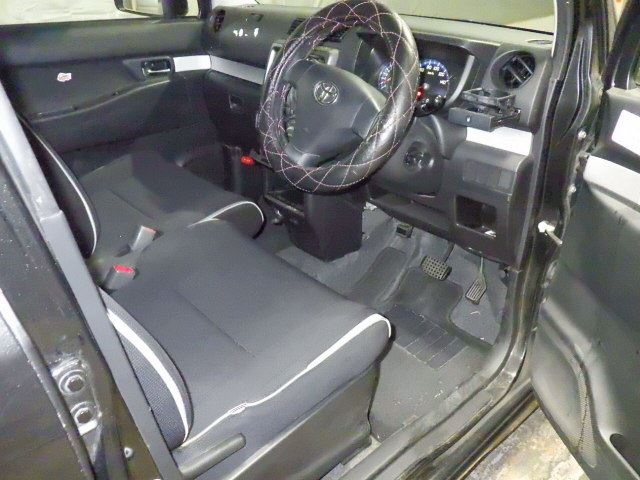 TOYOTA PIXIS SPACE 2012