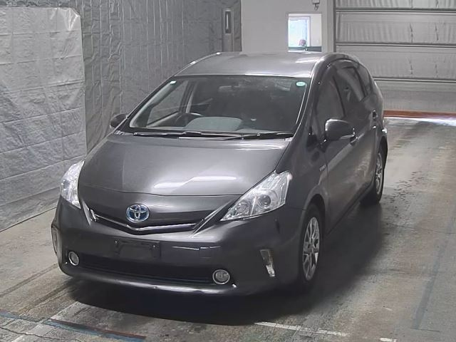 TOYOTA PRIUS ALPHA 2014