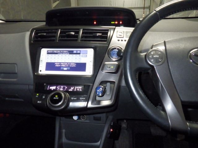 TOYOTA PRIUS ALPHA 2014