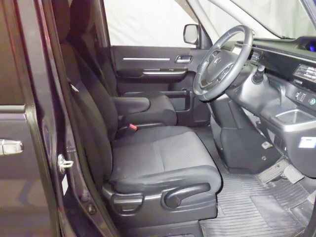 HONDA STEP WAGON 2016