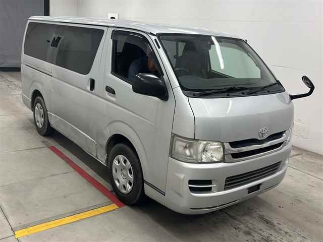 TOYOTA HIACE VAN 2009