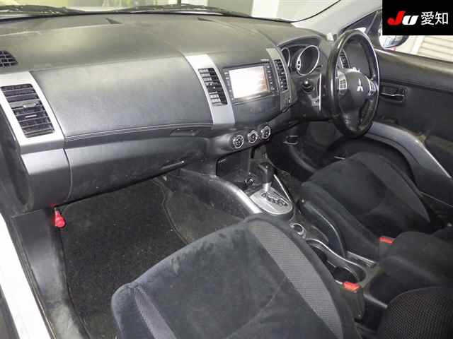 MITSUBISHI OUTLANDER 2011