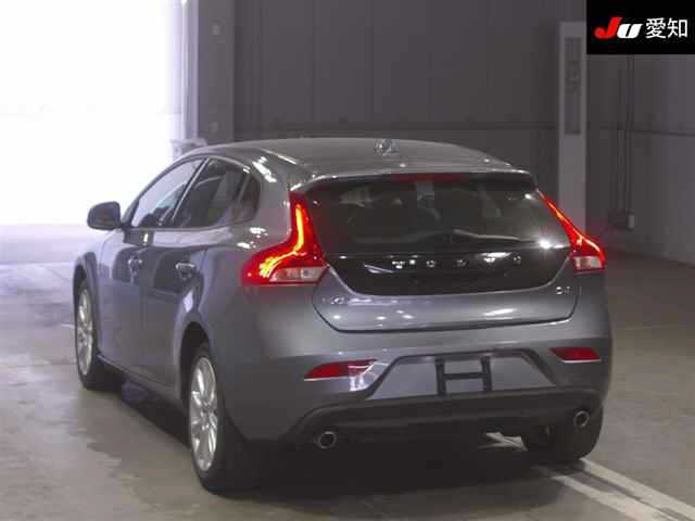 VOLVO V40 2017