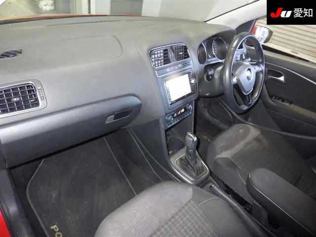 VOLKSWAGEN POLO 2016