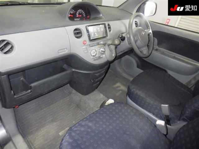 TOYOTA SIENTA 2009