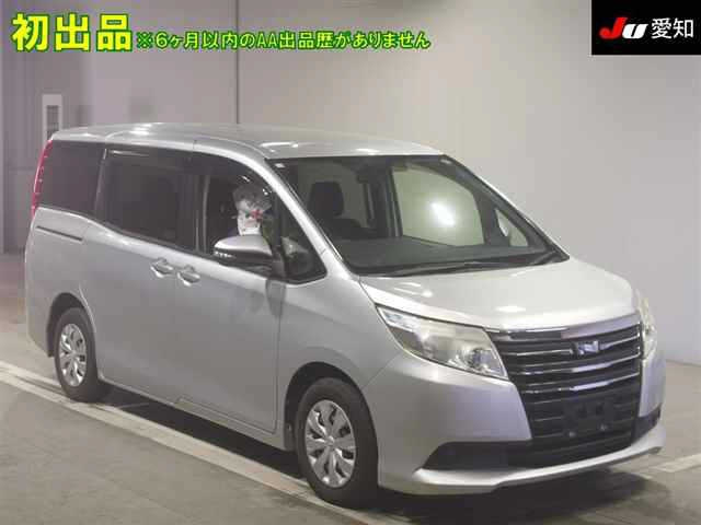 TOYOTA NOAH 2014