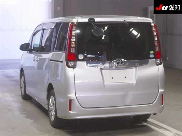 TOYOTA NOAH 2014
