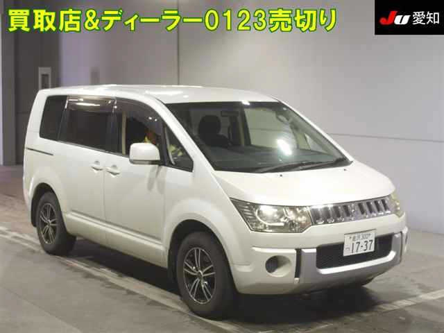 MITSUBISHI DELICA D5 2013