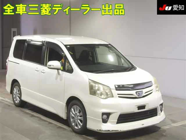 TOYOTA NOAH 2010