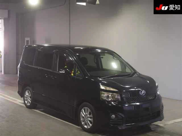 TOYOTA VOXY 2010