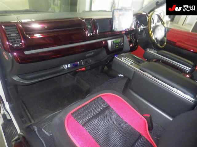 TOYOTA HIACE VAN 2017