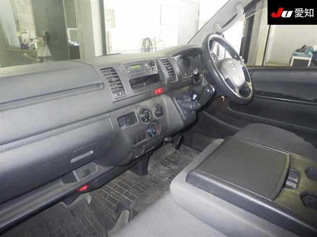 TOYOTA HIACE VAN 2016