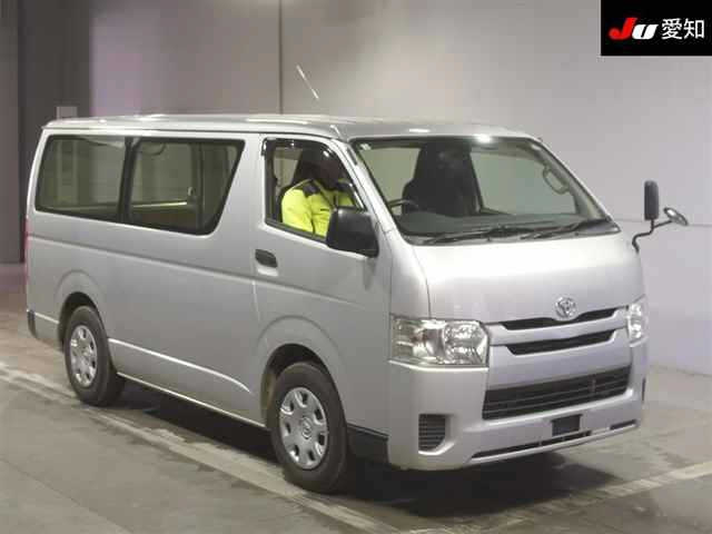 TOYOTA HIACE VAN 2016