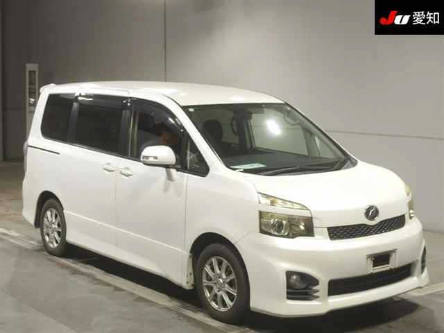 TOYOTA VOXY 2010