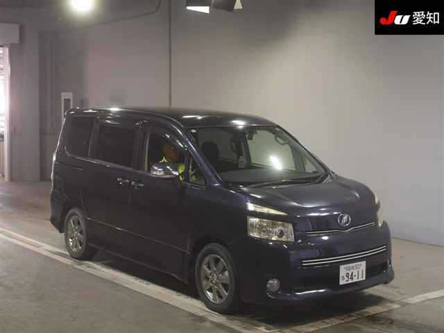 TOYOTA VOXY 2009