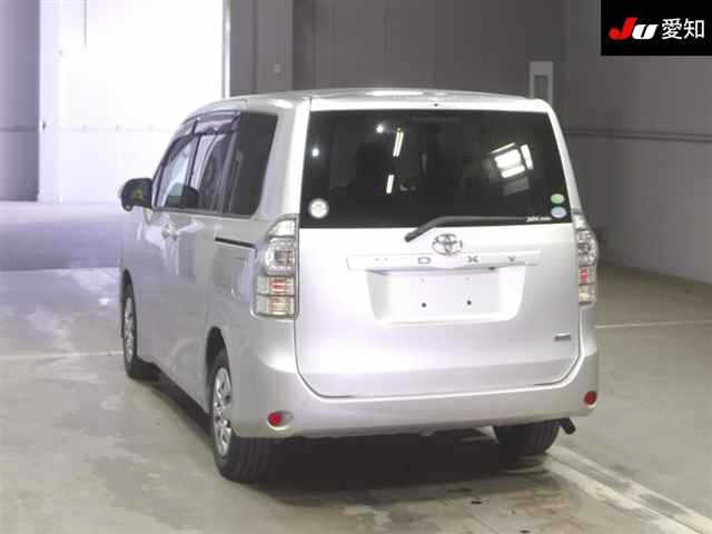 TOYOTA VOXY 2013