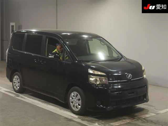 TOYOTA VOXY 2010