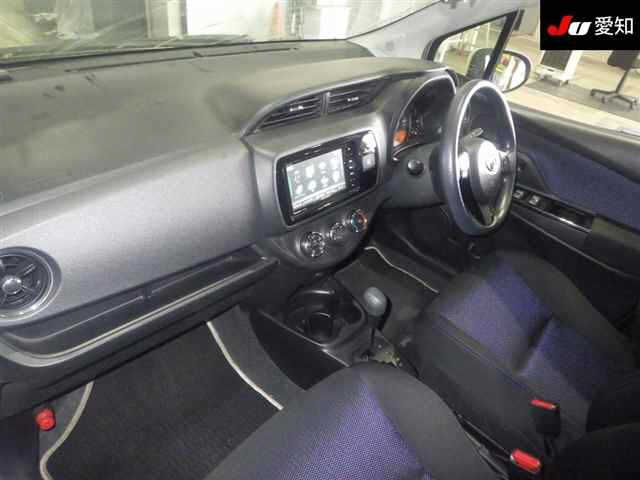 TOYOTA VITZ 2016
