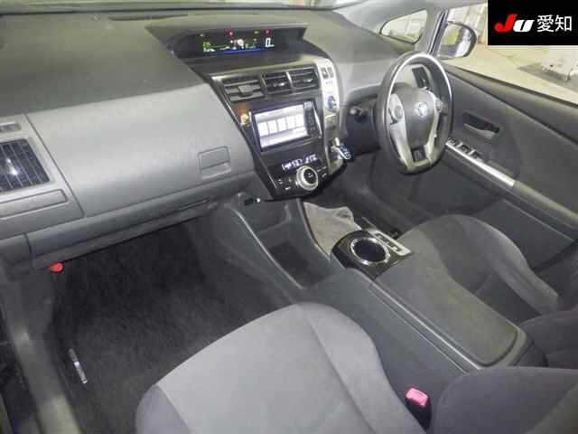 TOYOTA PRIUS ALPHA 2012