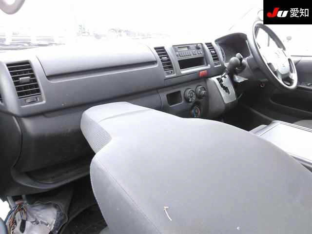 TOYOTA HIACE VAN 2021