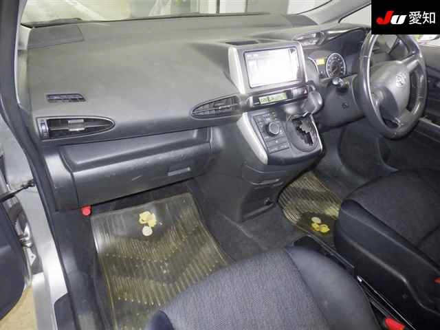 TOYOTA WISH 2010