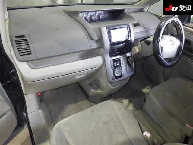 TOYOTA NOAH 2008